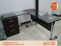 ESCRITORIOS DE VIDRIO EN L